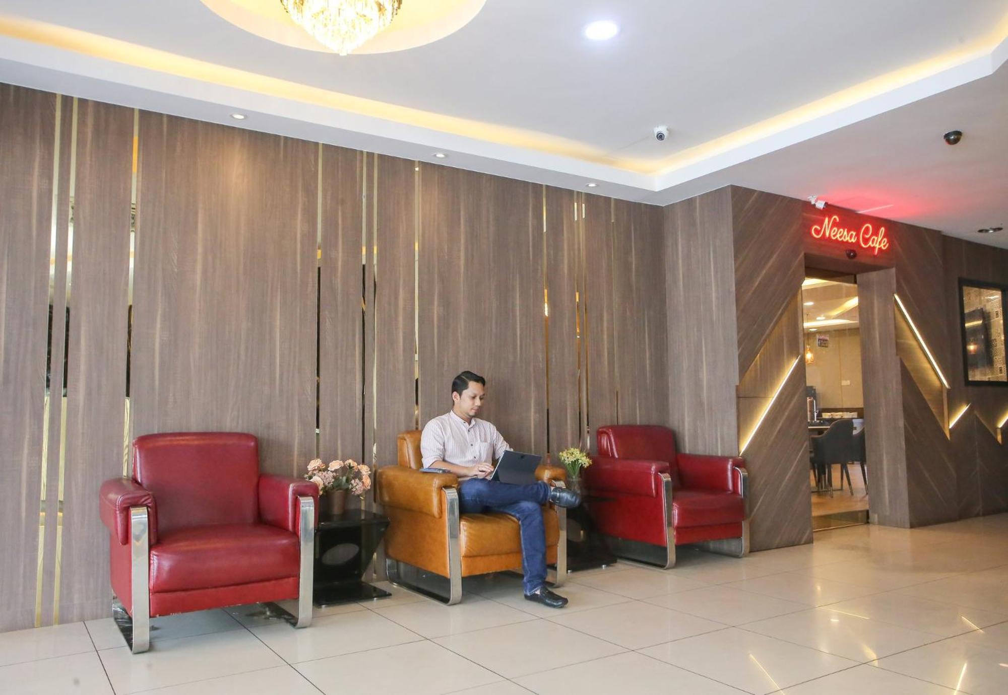 Golden Nasmir Hotel Букит-Мертаджам Экстерьер фото