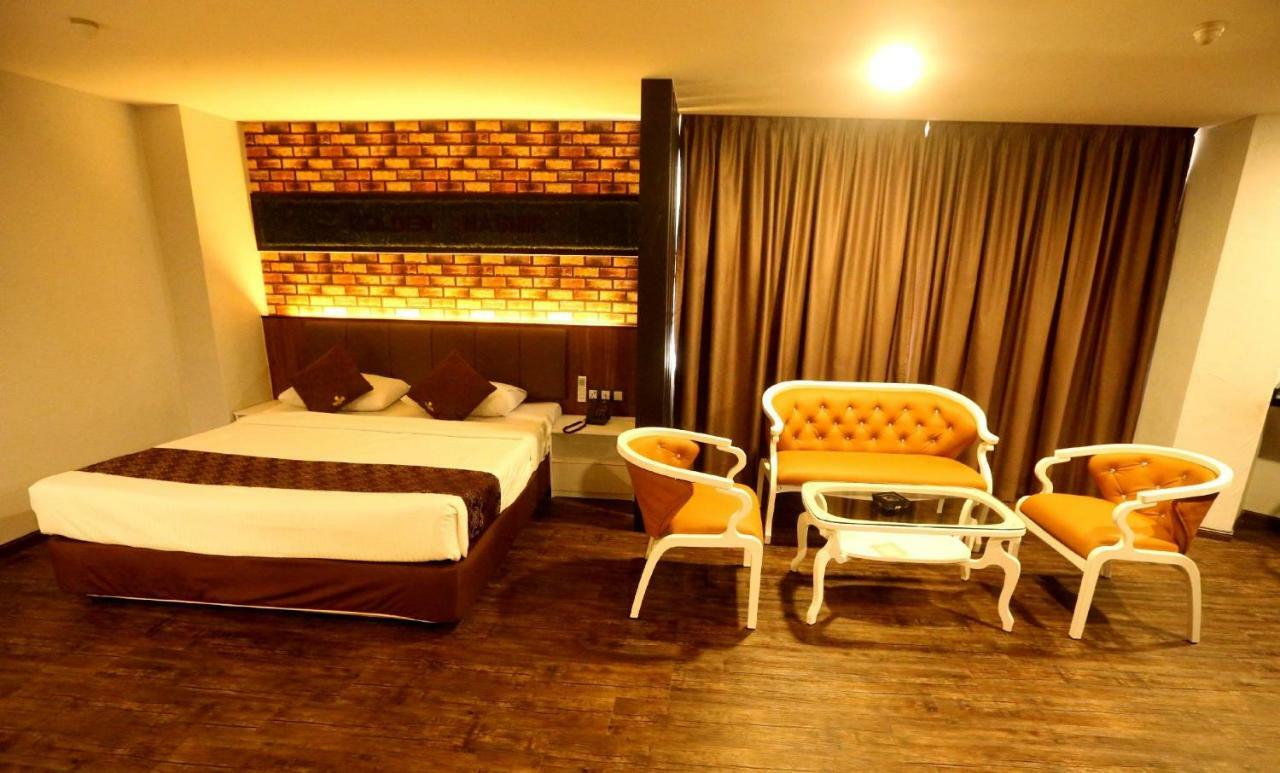 Golden Nasmir Hotel Букит-Мертаджам Экстерьер фото