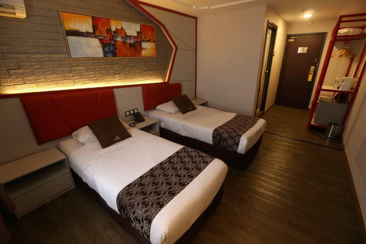 Golden Nasmir Hotel Букит-Мертаджам Экстерьер фото