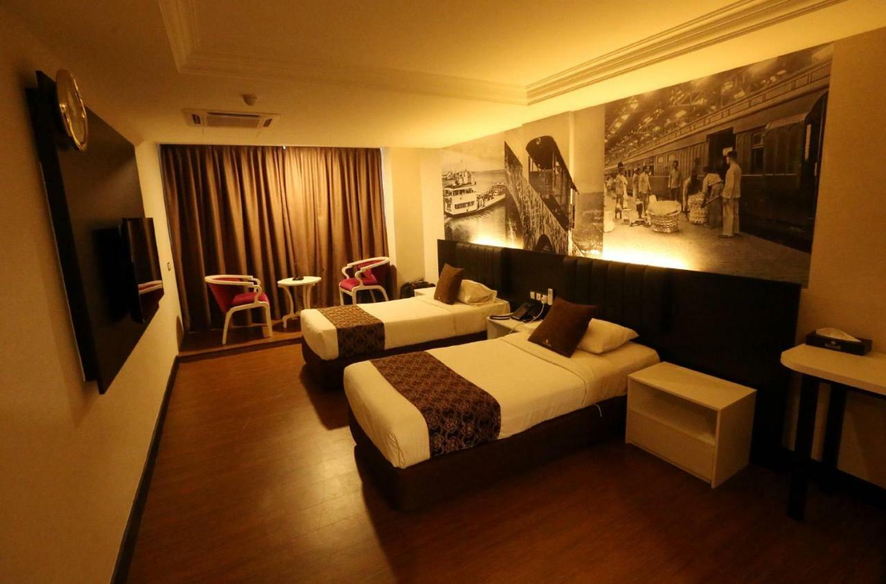 Golden Nasmir Hotel Букит-Мертаджам Экстерьер фото