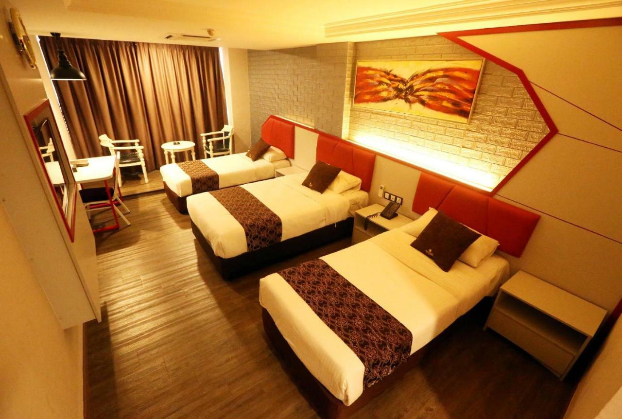 Golden Nasmir Hotel Букит-Мертаджам Экстерьер фото